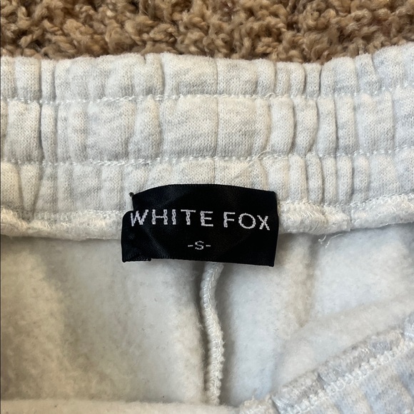 White Fox Boutique Lounge Set - Picture 6 of 7